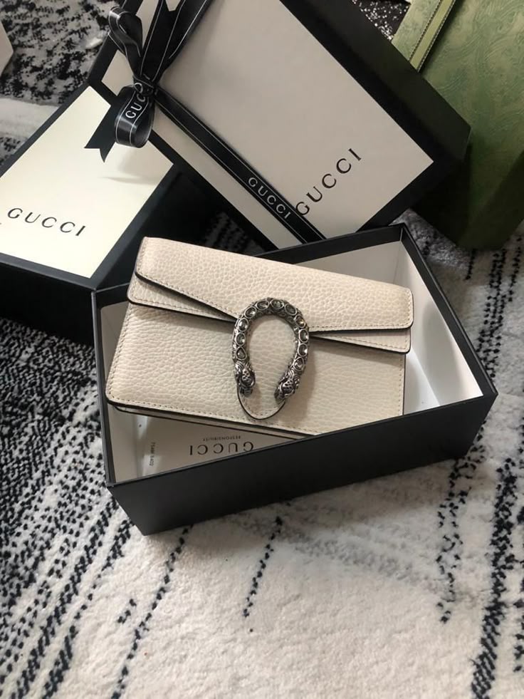 Gucci dionysus bag , (White) with Og packaging